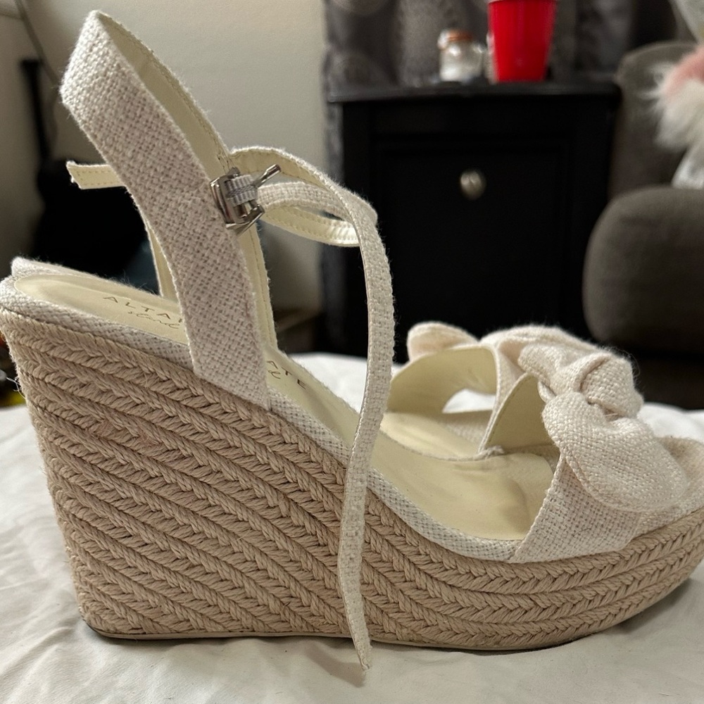 Used Woman’s Altar’d state wedge shoes